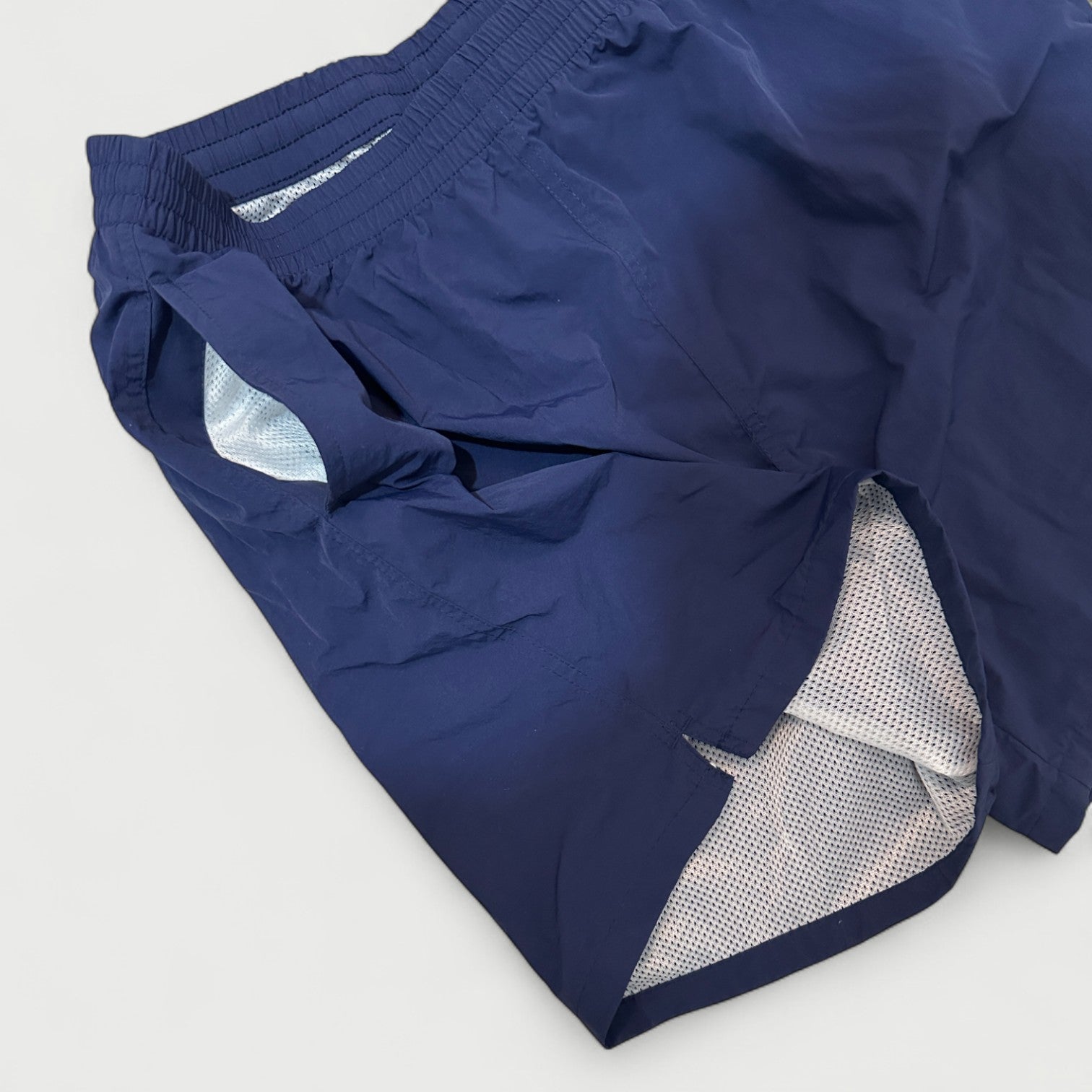 ナイロンショートパンツ