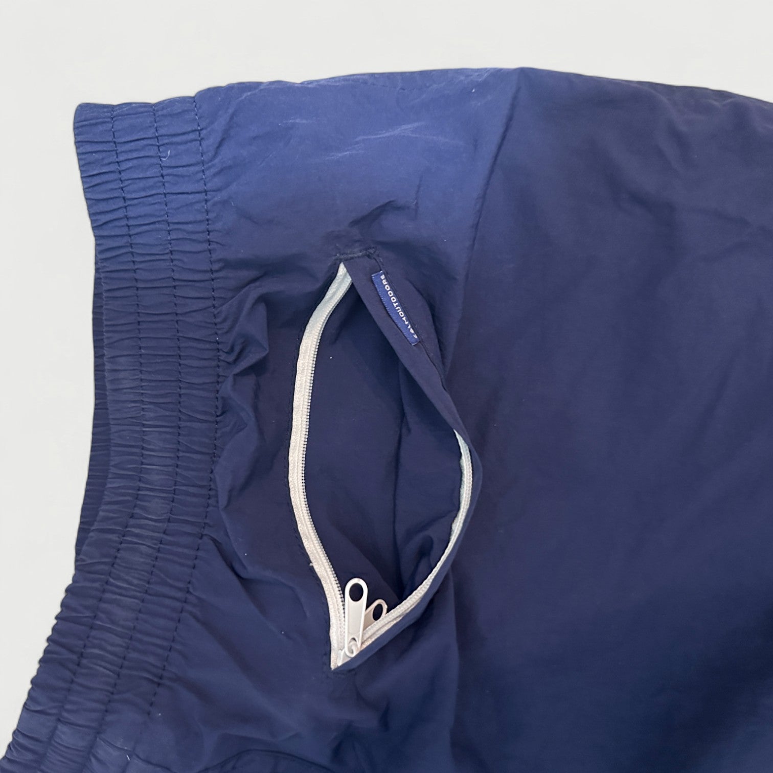 ナイロンショートパンツ